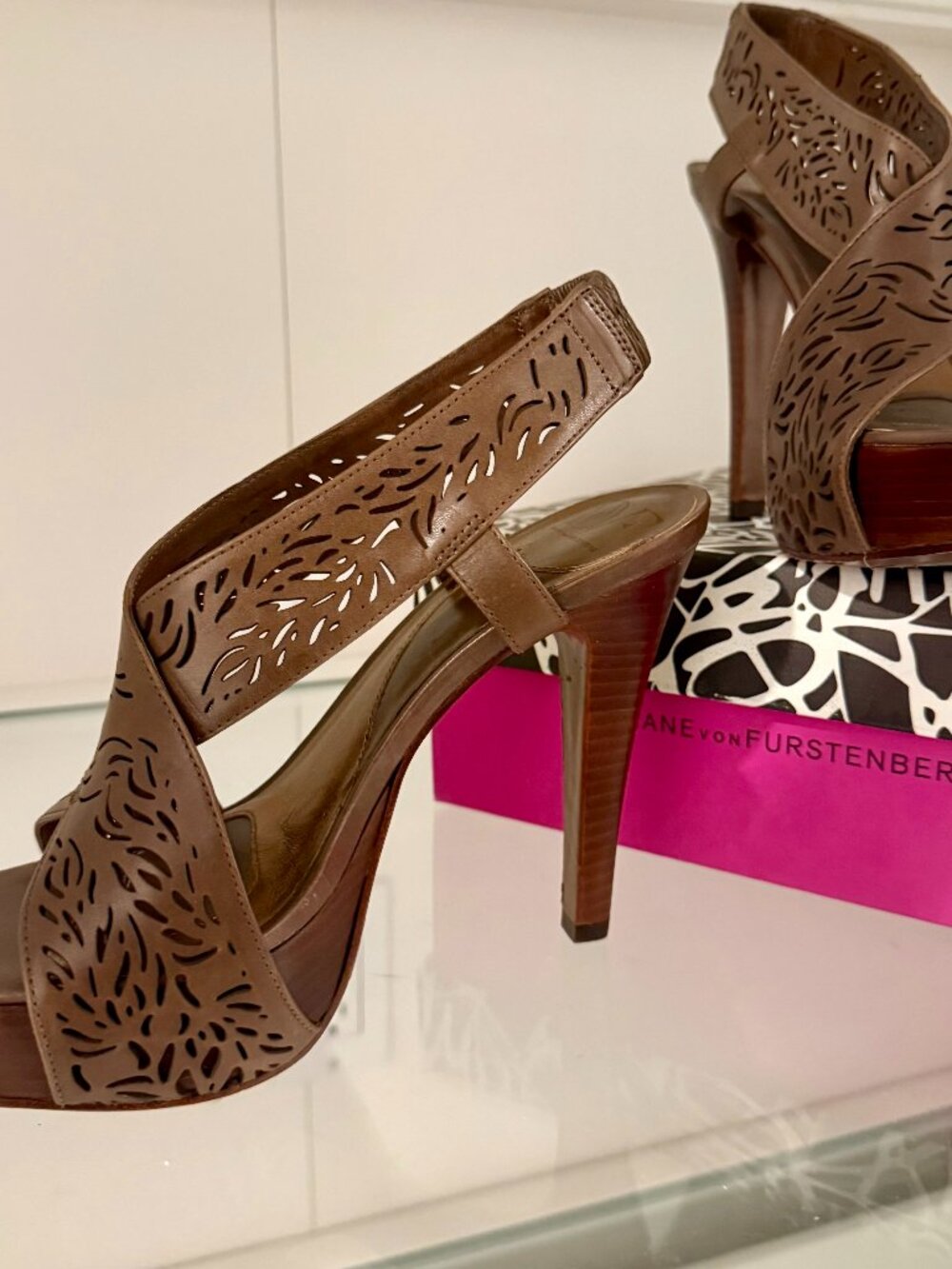 DVF Mushroom Platform Sandal Style IRIS Size 8 Medium Mint